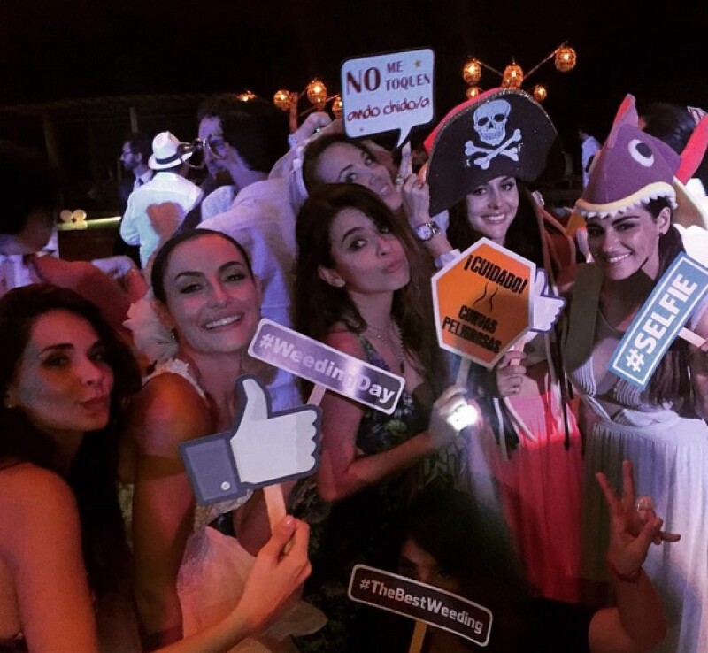 Adirana Louvier y Maite Perroni también acompañaron a los novios en el enlace.