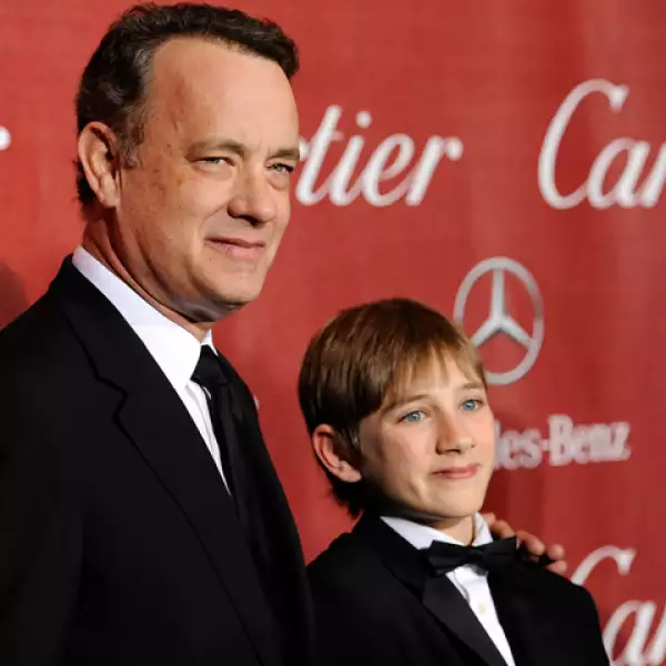Tom Hanks asistió con su compañero Thomas Horn.