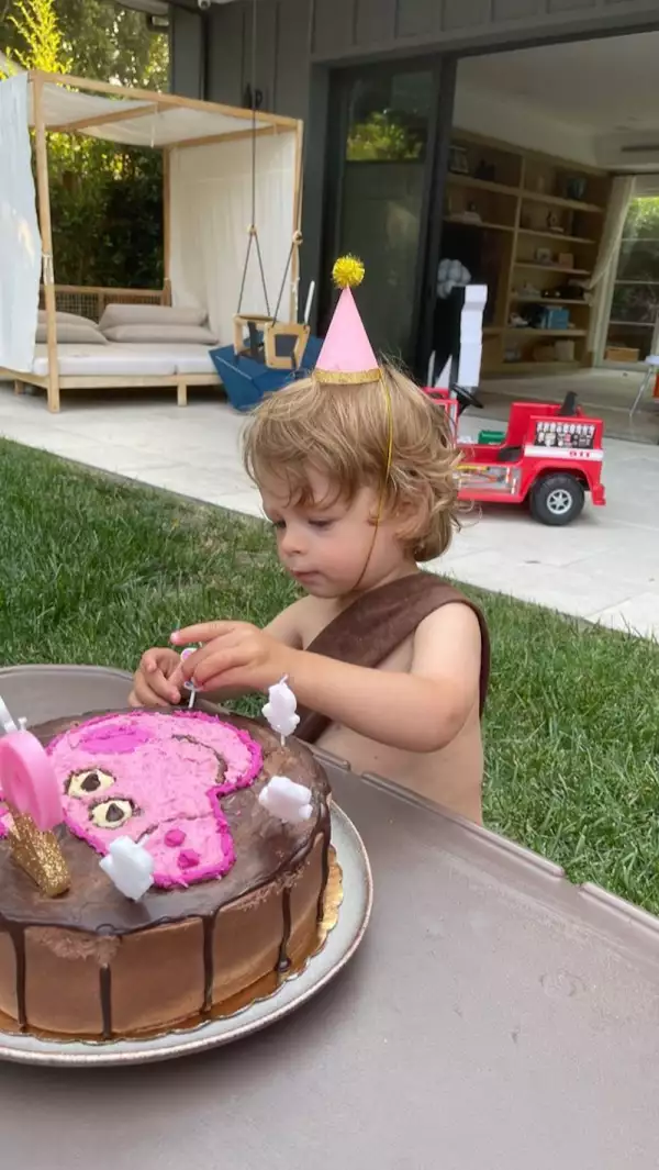 noah-pastel.jpg