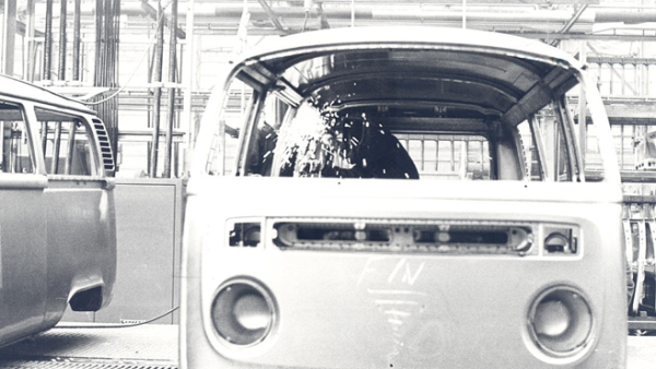 Junto al popular Fusca o 'escarabajo', esta camioneta arranc� la producci�n de Volkswagen en Brasil.