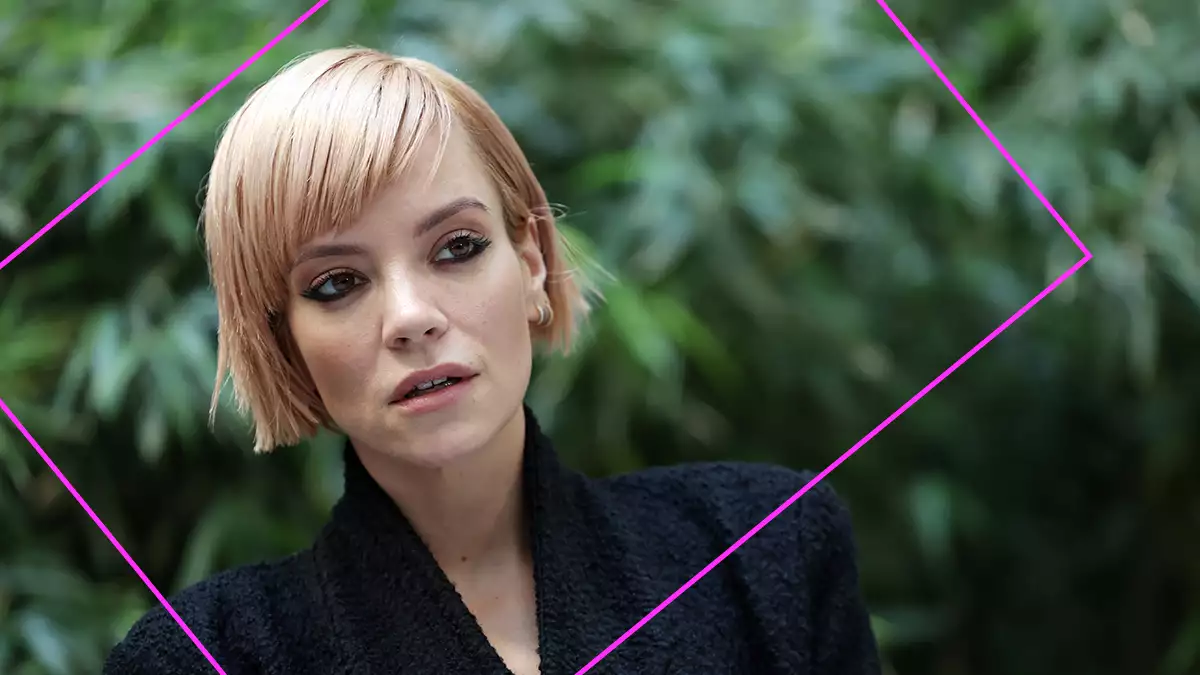 Lily Allen dice que ama a sus hijas pero arruinaron su carrera