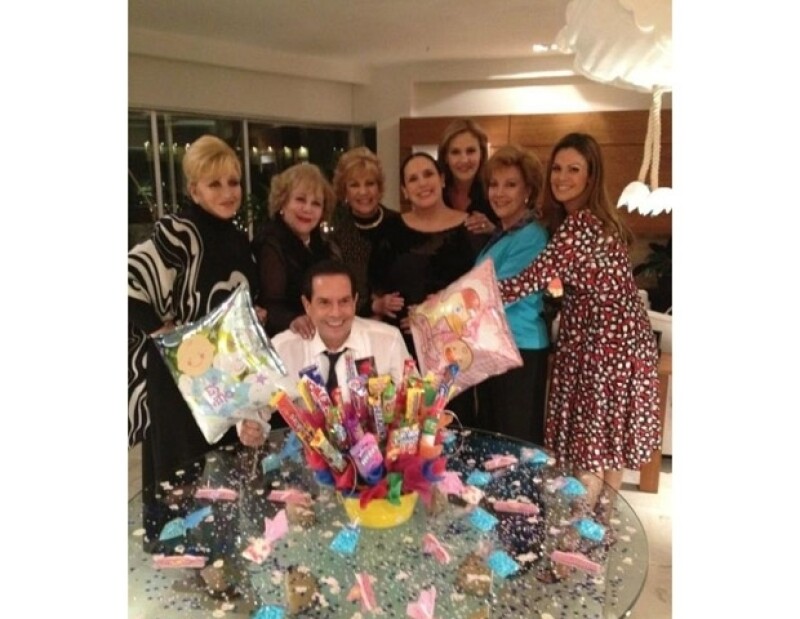 El baby shower fue organizado por Juan José Origel.
