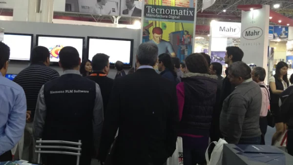 En el estand de Siemens pudieron familiarizarse con el software m�s actualizado en ciclo de vida del producto