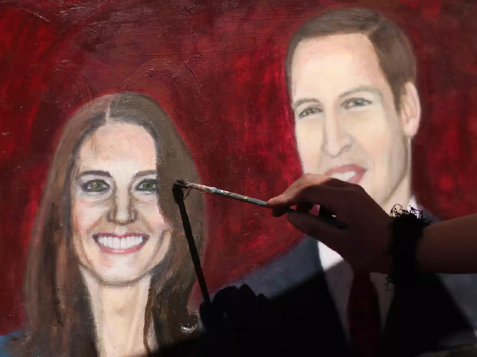 Una aficionada pintora mexicana, Estibalis Chavez, decidió plasmar a la pareja real en una de sus obras, la cual exhibe frente de la embajada británica en nuestro país con la ilusión de poder recibir una invitación al enlace, que según dice, es el sueño que tiene desde niña: asistir a una boda de la realiza.