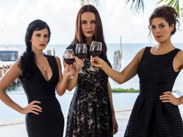 Mayrín protagoniza Mujeres de Negro, telenovela en la que actuará al lado de Alejandra Barros y Ximena Herrera.
