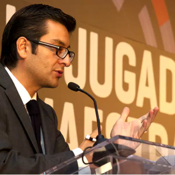 Adolfo Ortega, editor general de la revista Expansión dirigió un mensaje de bienvenida a los asistentes. Durante su discurso reveló que sólo cinco empresas participantes habían llegado a la final.