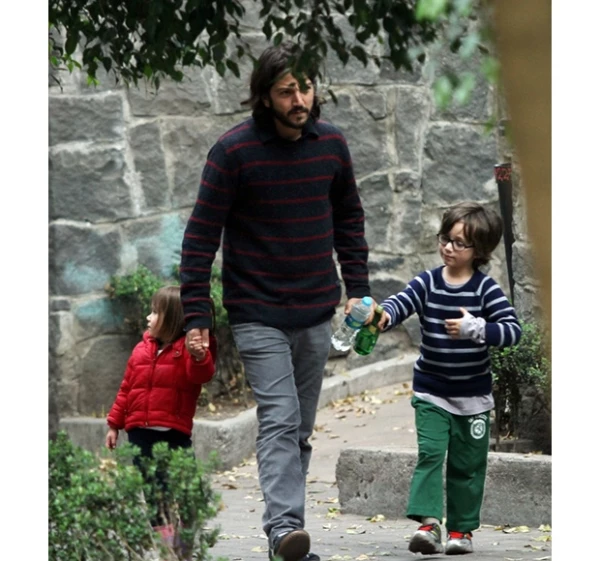 Los tres iban vestidos muy casual como sus padres acostumbran.