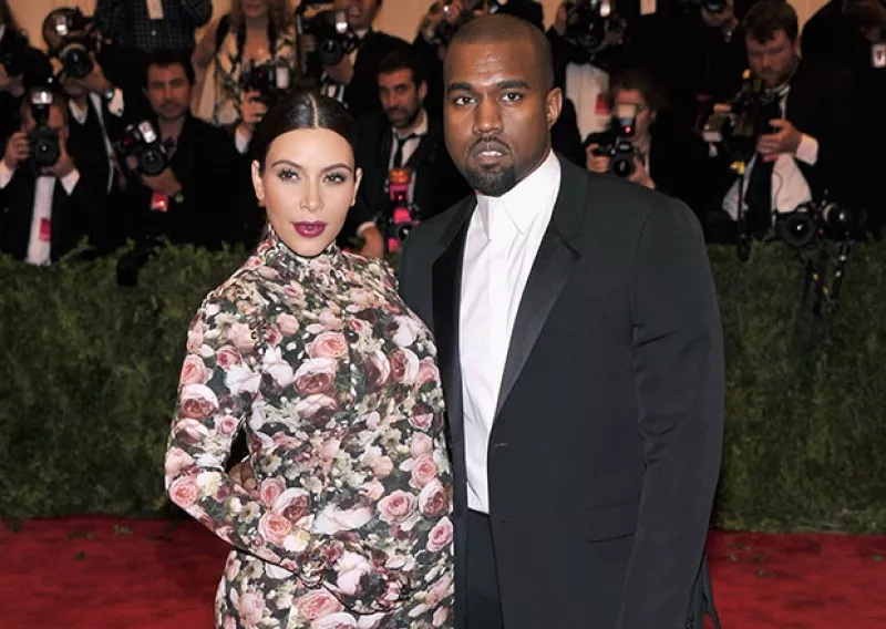 A pesar de que el nacimiento de la bebé de la pareja estaba programado para el 11 de julio, Daily Mail informó que Kim dio a luz este sábado en un hospital de Los Ángeles.