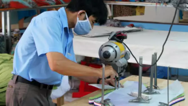 industria del vestido cortador de piezas