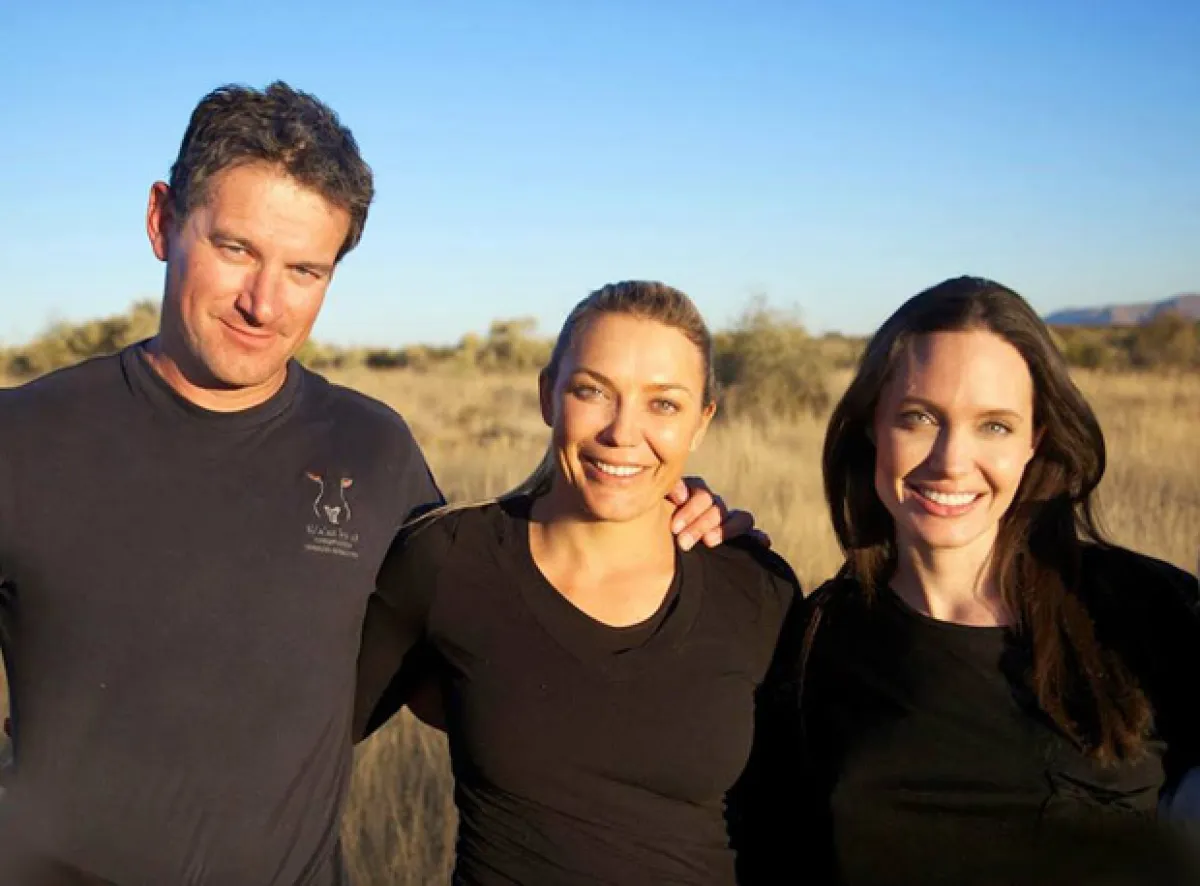 Ella dijo Jolie-Pitt es buen amigo de Marlice van Vuuren y su marido Rudie, propietarios de N / A´an Ku Se, desde que se conocieron en el set de Beyond Borders en 2003.