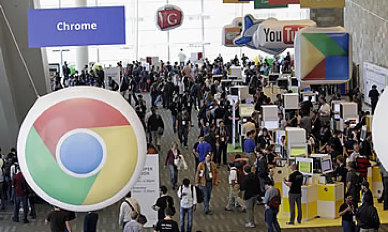 Google está intentando trasladar su dominio en las búsquedas en Internet a sistemas operativos y software para móviles. (Foto: AP)