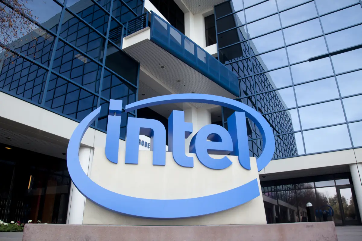 logo de intel en sus oficinas