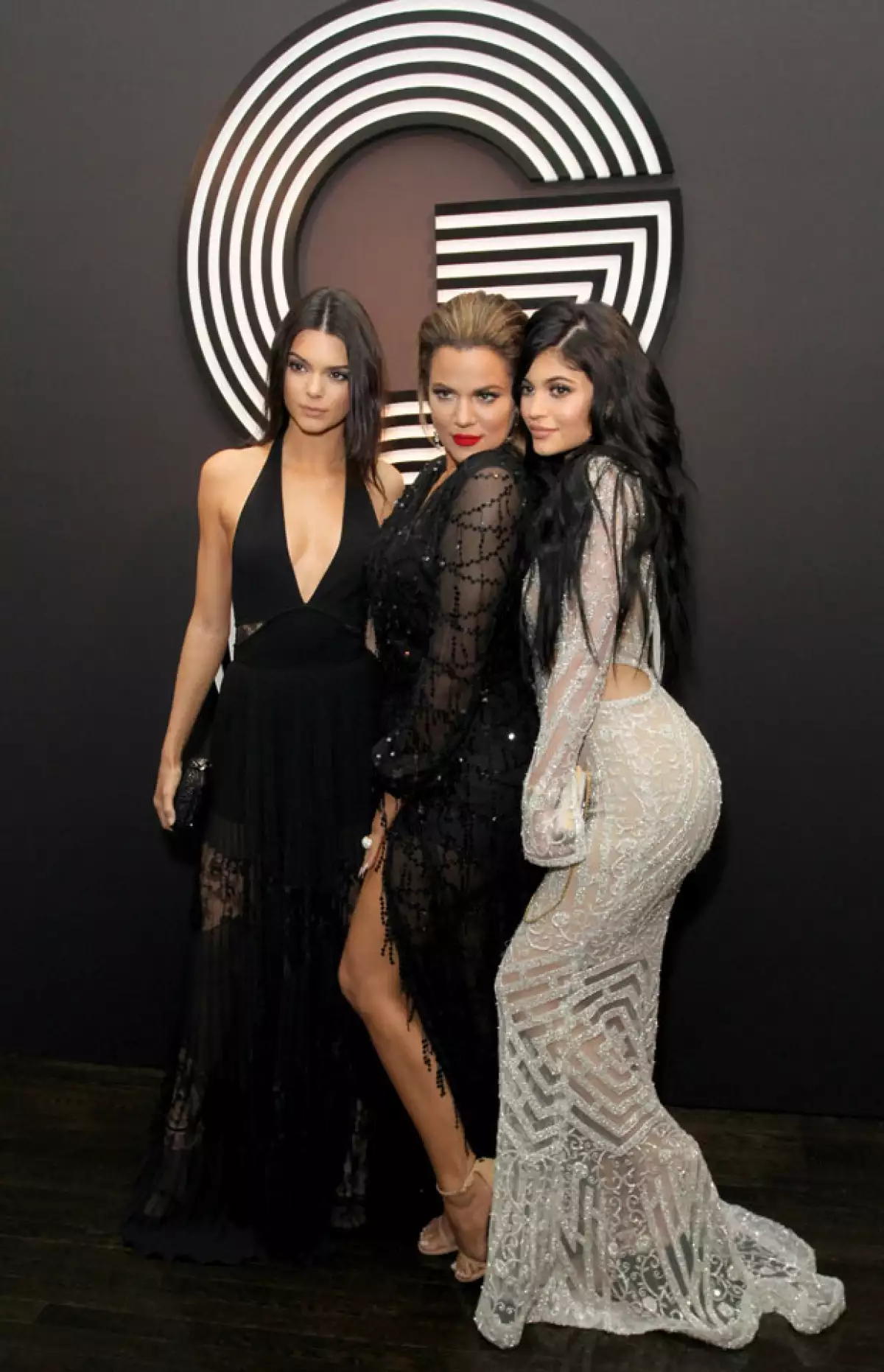 Las hermanas asistieron a una fiesta posterior a la entrega de premios y derrocharon sensualidad y sexytud con reveladores oufits.