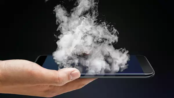 porque se calienta mi celular