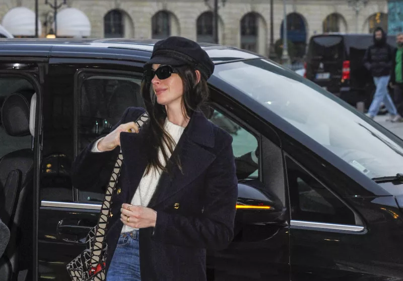 Anne Hathaway, Adam Shulman