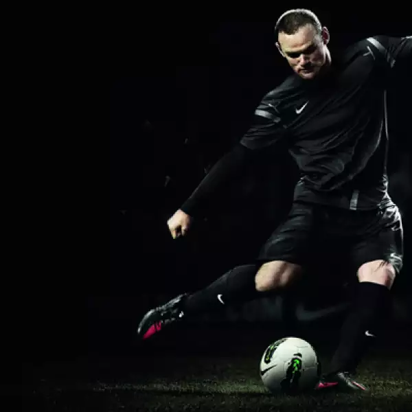 En la cancha con Wayne Rooney (Manchester United), Gonzalo Higuain (Real Madrid) y Alexandre Pato (Milan AC).