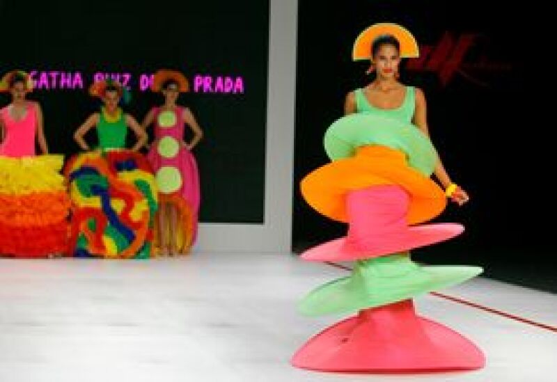 Colores vivos y frescos se vieron reflejados en las creaciones que desfilaron en el evento de moda.