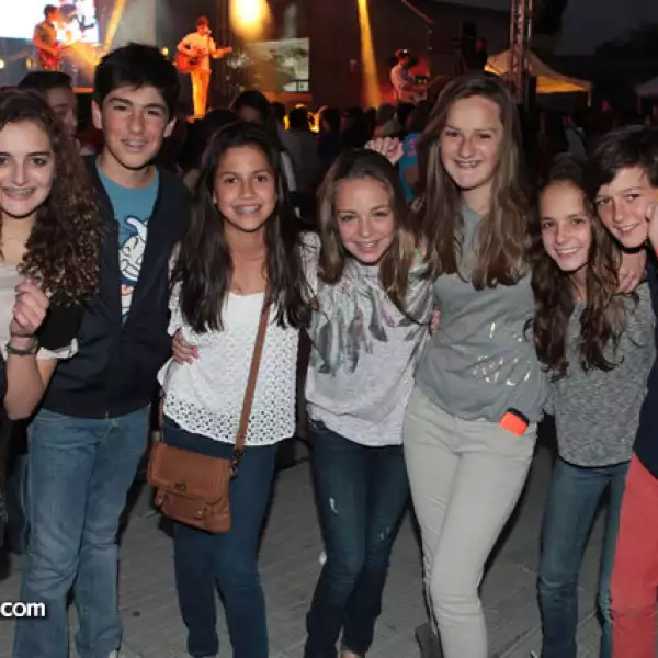 Daniela Unda, Mich Kuri, Valeria Albitos, Ariela González, Jimena Antillón, Ximena Menditopia y Rodrigo Aguirre