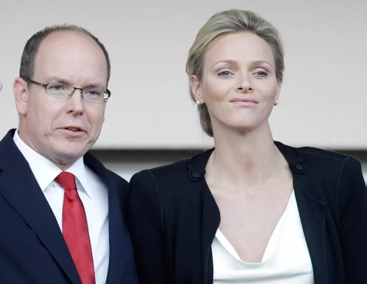 Medio europeos afirman que Alberto invitaba a sus amantes a los eventos del Principado y Charlene tenía que soportarlo.