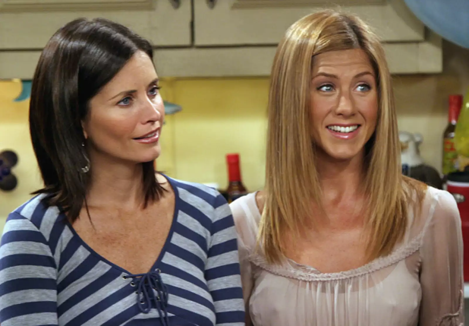 Las actrices en el set a casi 10 años de comenzar Friends.