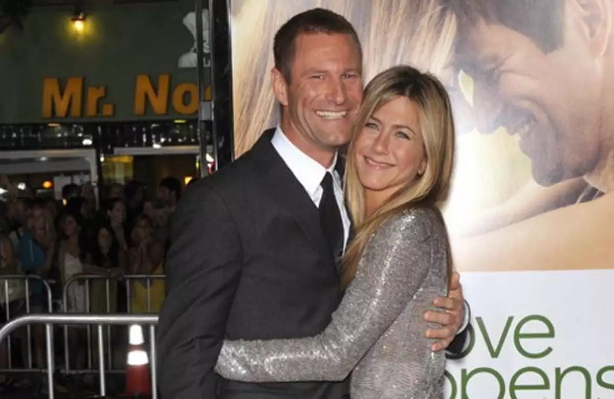 aaron eckhart novia ashley mechas