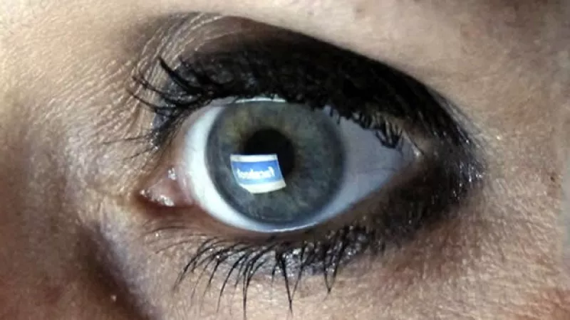 oeil yeux vigilancia privacidad redes sociales