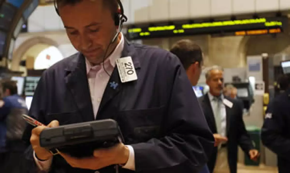 Ante el avance del mercado accionario, el oro cede de niveles récord. (Foto: Reuters)