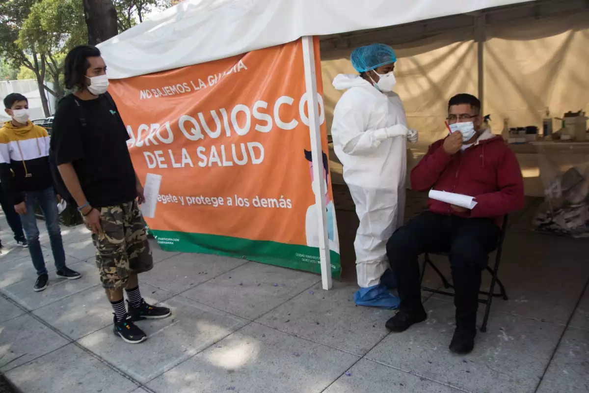 Mega Kiosko Covid 19, en la plaza de Tlaxcoaque, en el centro histórico de la Capital.