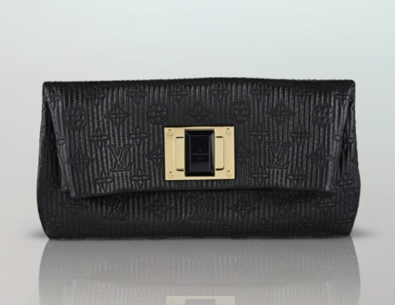 Este clutch Louis Vuitton es ideal para cualquier tipo de evento.