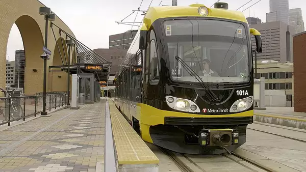 Cuenta a 74% de la flota del Sistema de Tr�nsito Urbano de Monterrey (Metrorrey) y 100% de flota del Sistema del Tren El�ctrico Urbano de Guadalajara (SITEUR)