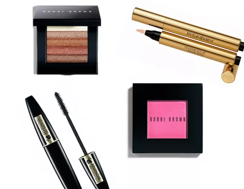 Desde su secado perfecto hasta su radiante bronceado, aquí revelamos sus secretos de belleza y los productos que utiliza.