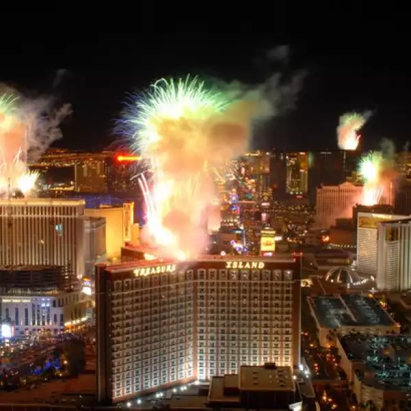 Con mucho ambiente y lleno de celebridades, recibieron el 2010 en Las Vegas.