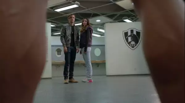 La cara de asombro de Chava Iglesias y Pati es realmente divertida.