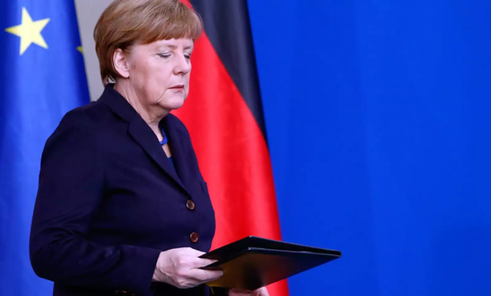 Angela Merkel anunció que viajará a los Alpes para estar al pendiente de la situación. 