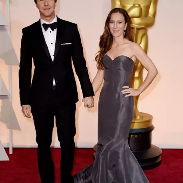 Edward Norton y  Shauna Robertson.