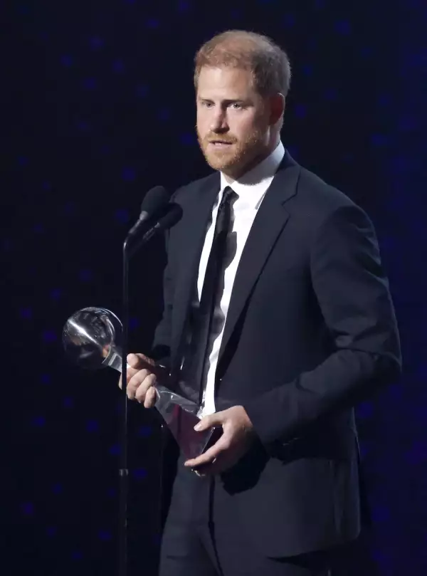 El príncipe Harry recibe el premio Pat Tillman en los ESPY Awards