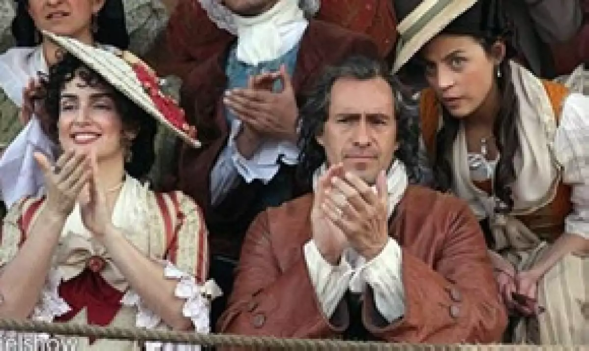 El actor fue galardonado ayer con el Colón de Plata a Mejor Actor en Festival de Huelva, por su trabajo como el cura Hidalgo.