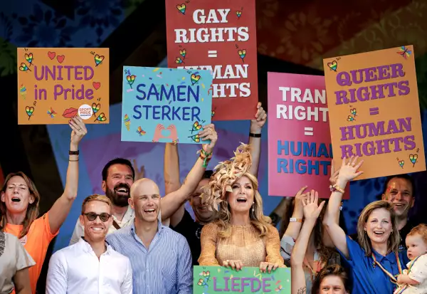 La reina Máxima de Holanda da el banderazo de salida al WorldPride en Amsterdam