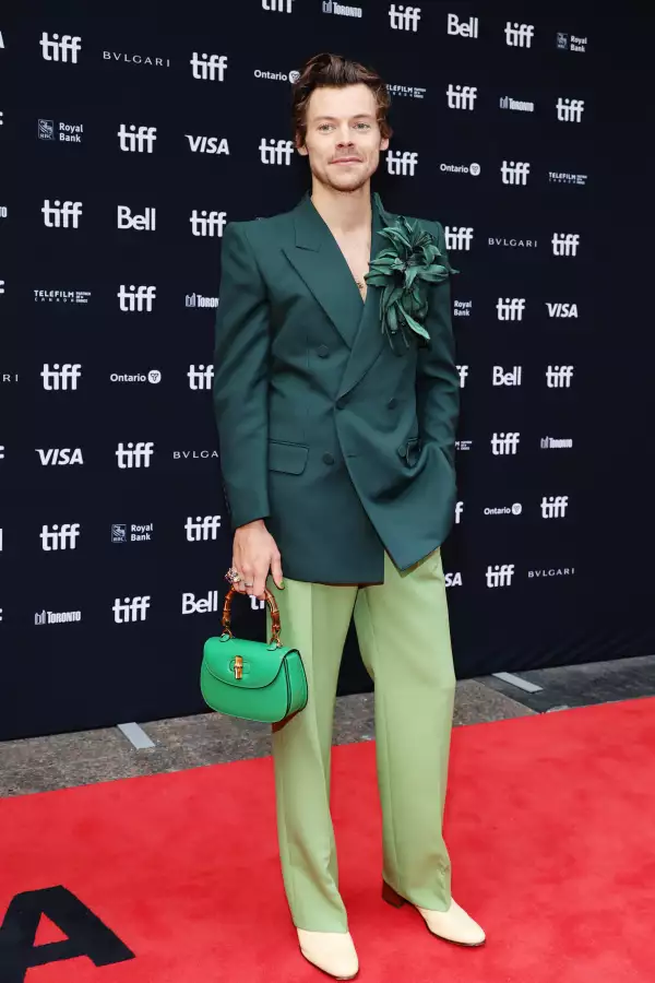 harry-styles-my-policeman-premiere-festival-cine-toronto-look-gucci.jpg