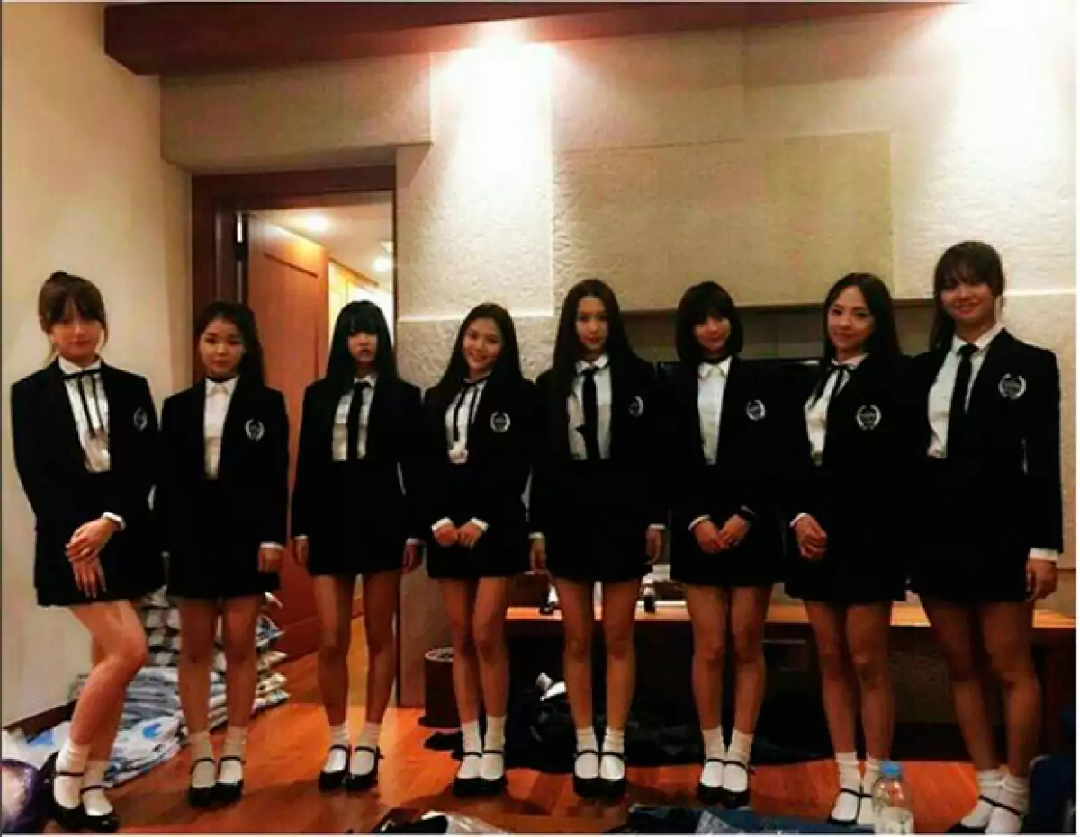 Las integrantes de la grupo de pop surcoreano de K-Pop "Oh My Girl" fueron detenidas en el aeropuerto de Los Ángeles, California, tras ser confundidas con postitutas, según informaron agencias.