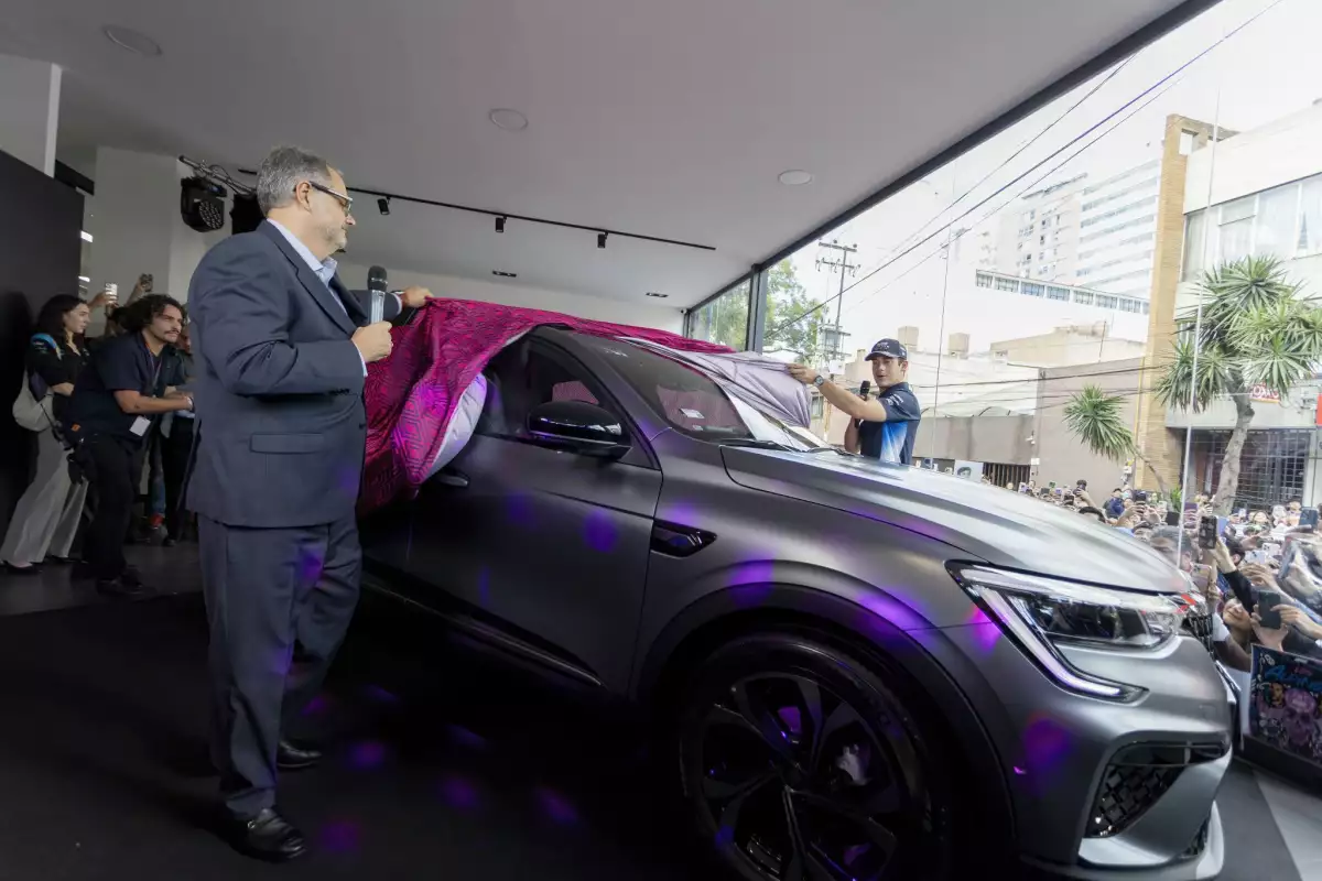 Renault pausa lanzamiento de eléctricos para enfocarse en híbridos y a gasolina