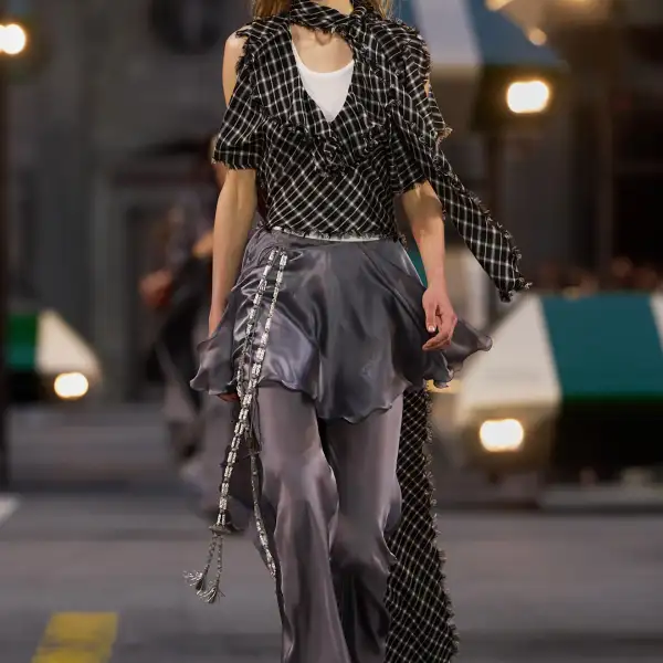 Vuitton S27 030.jpg