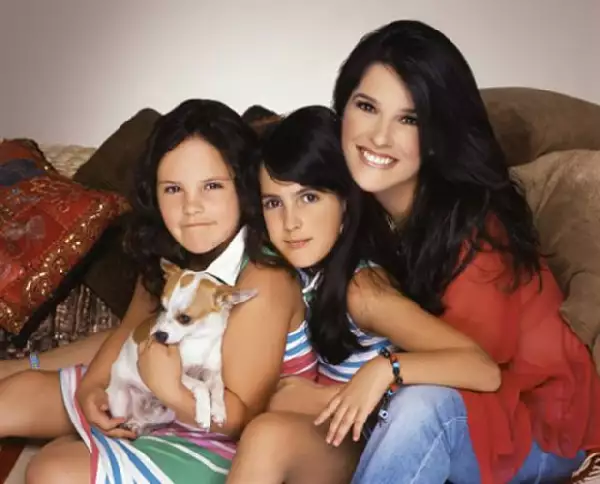 Martha Debayle vive sola con sus dos hijas, Antonina, de 13 años, y Camila, de 10, desde el 2000 y procura dividir su tiempo entre el trabajo y sus responsabilidades como mamá.
