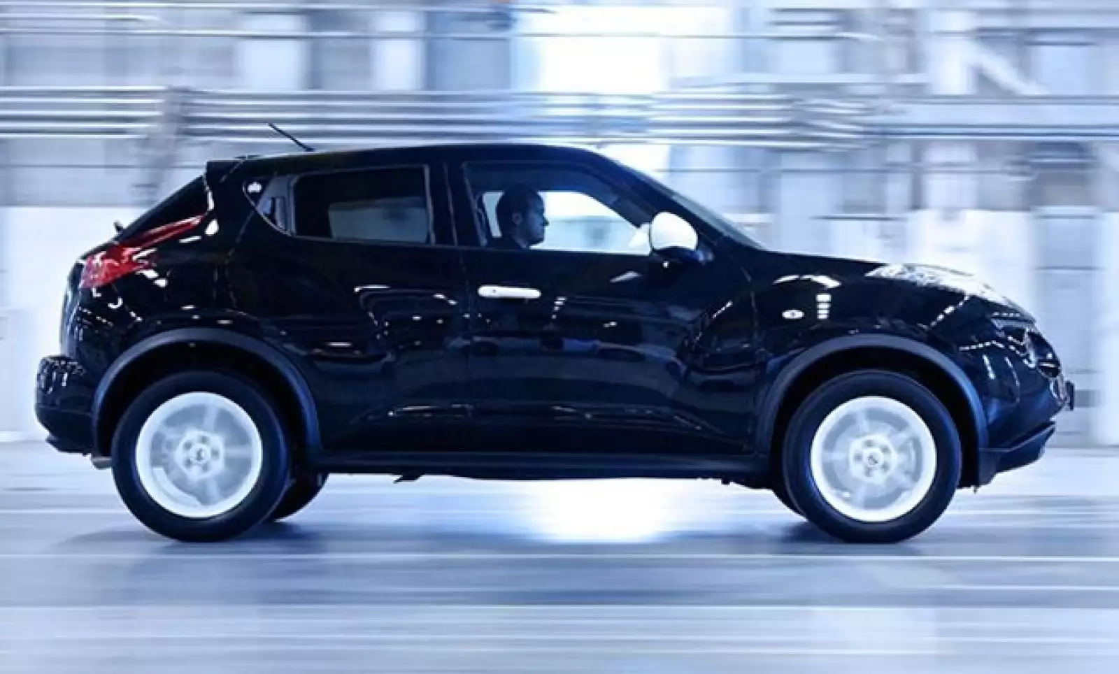 La firma japonesa se asocia con la empresa de música para crear esta edición especial que sobresale por su diseño exterior e interior.