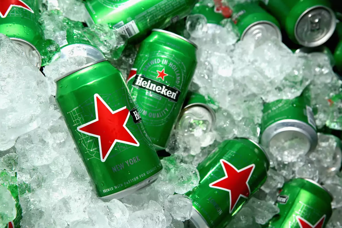 La firma señaló que en los lugares donde está restringido el alcohol, se respetará para no perder clientes.