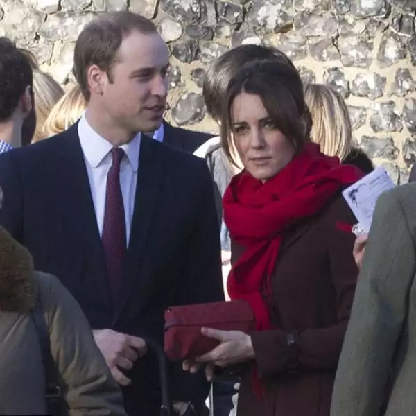 Kate y Guillermo están pasando la Navidad con la familia Middleton, por tal motivo este martes acudieron a la iglesia St. Mark´s Church, en la rural Inglaterra, acompañados de los hermanos de la Duquesa, Pippa y James.