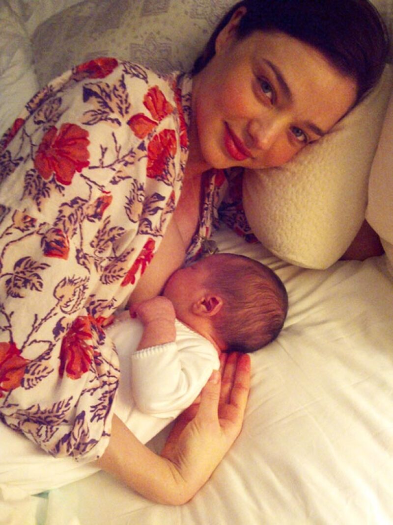 Así de tiernos lucieron la modelo Miranda Kerr y su hijo Flynn, que tuvo con el actor Orlando Bloom.