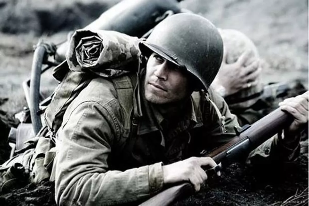 En 2006 apareció al lado de Ryan Phillippe en Flags of our Fathers.
