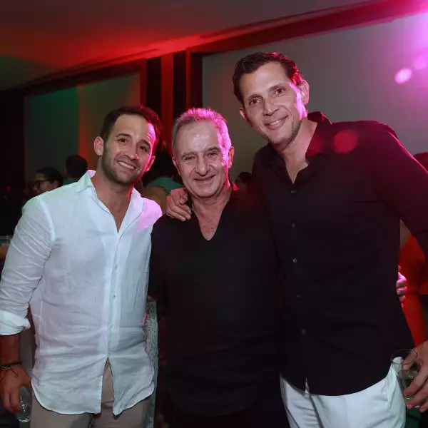 Alfonso y Salomón Helfon con Leo Valle