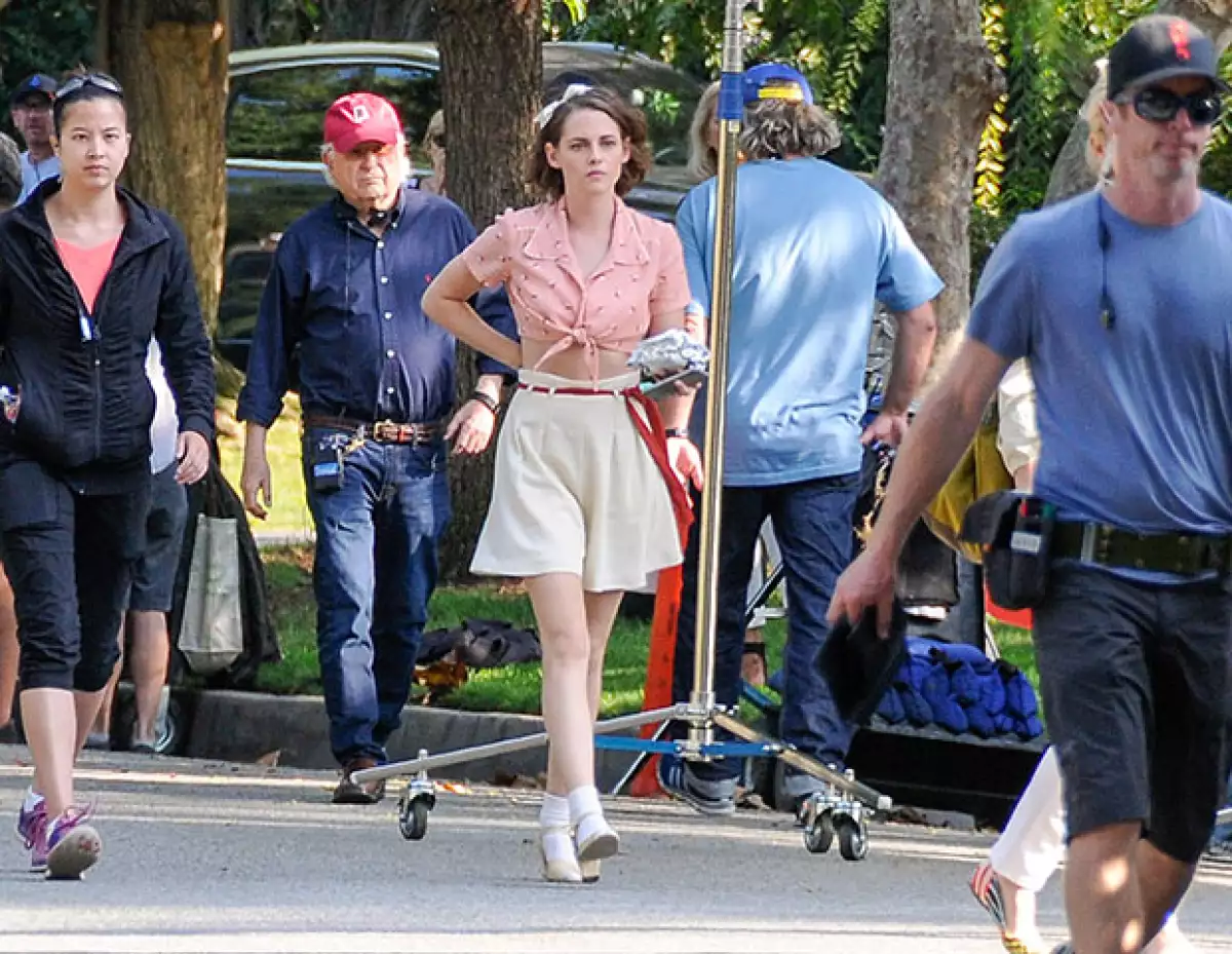 Estamos acostumbrados a verla con un estilo tomboy, pero para la nueva película de Woody Allen, la novia de Alicia Cargile se ha dejado ver muy ladylike.